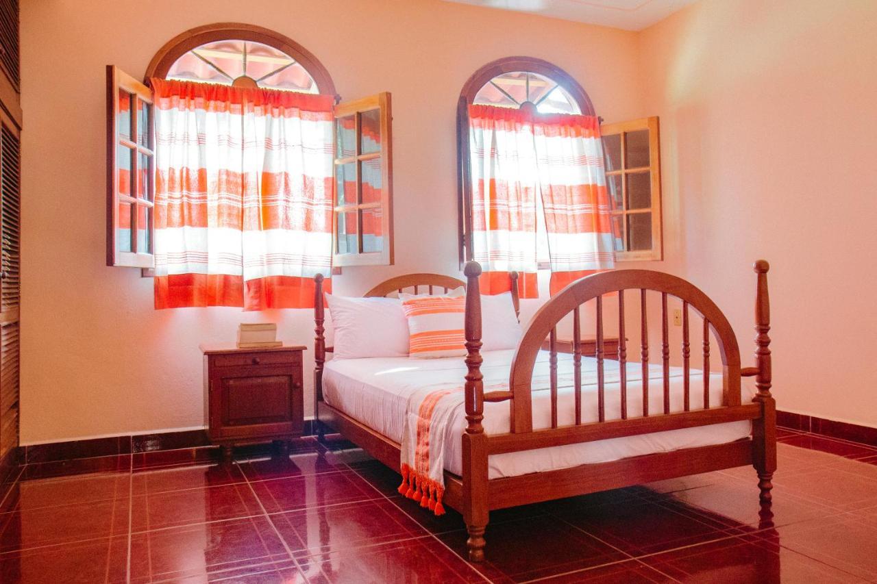 La Casona Hostel Пуэрто-Эскондидо Экстерьер фото