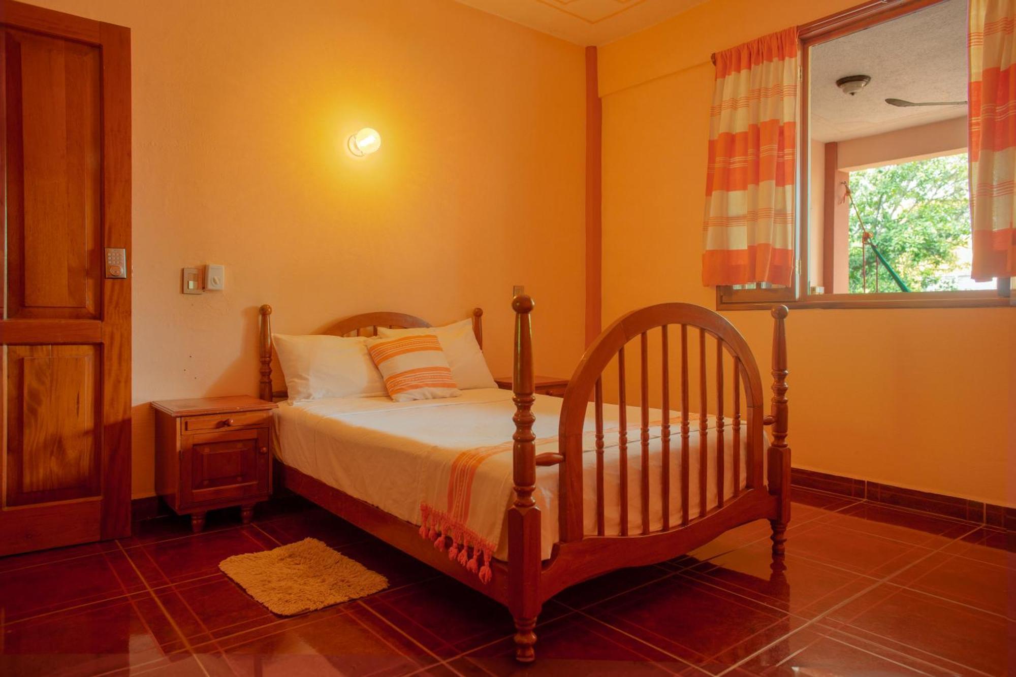 La Casona Hostel Пуэрто-Эскондидо Экстерьер фото