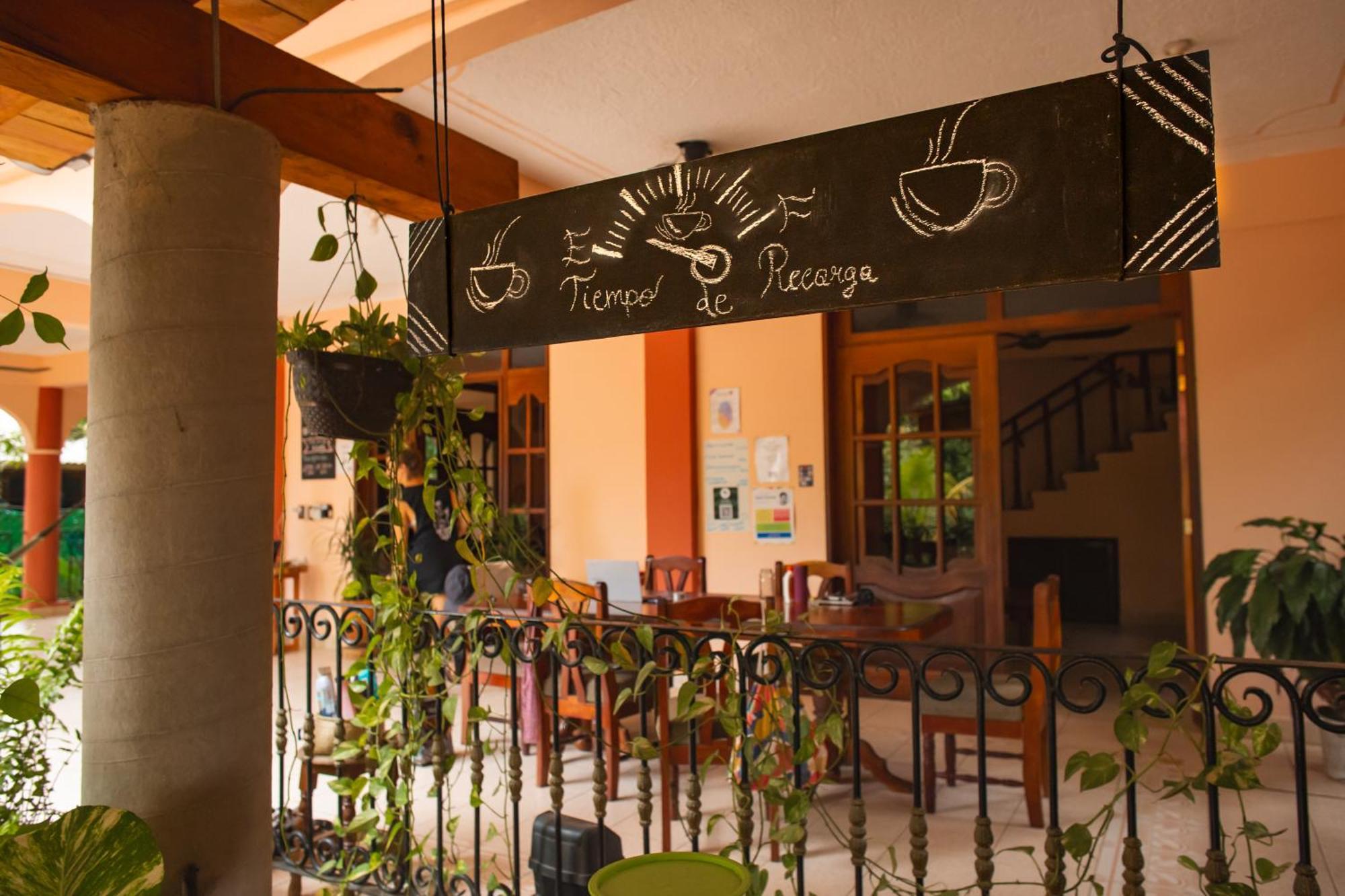 La Casona Hostel Пуэрто-Эскондидо Экстерьер фото